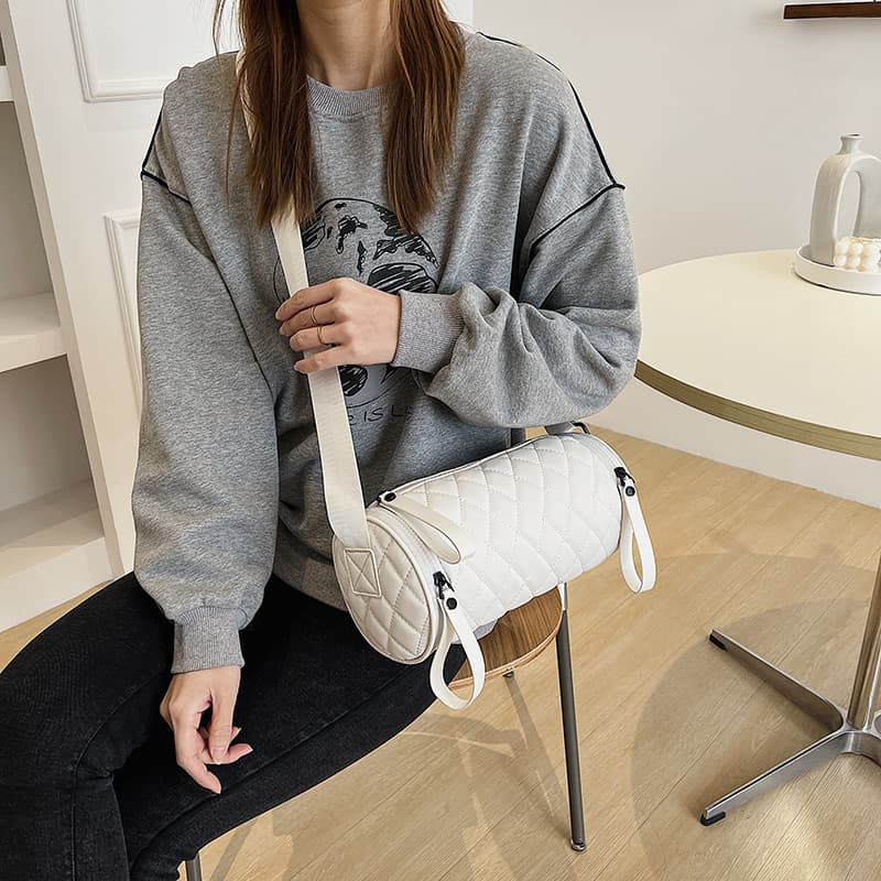 ショルダーバッグレディース キルティング 筒型ショルダーバッグ
