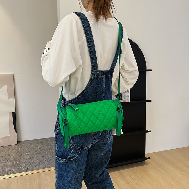 ショルダーバッグレディース キルティング 筒型ショルダーバッグ