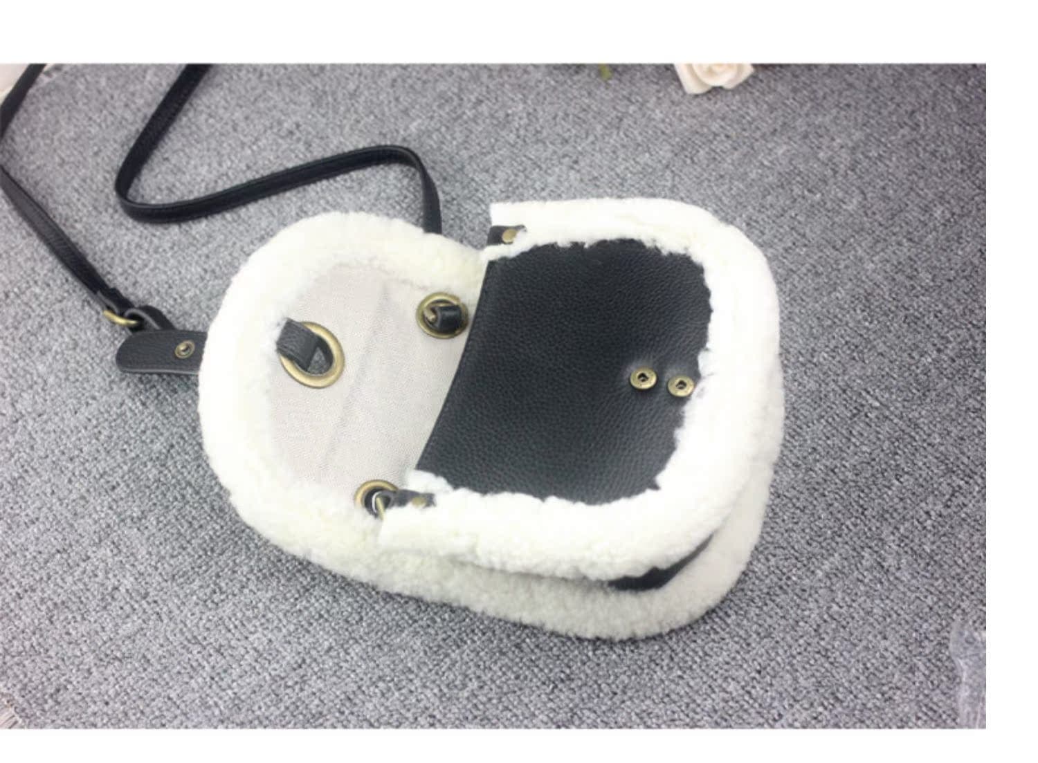 ショルダーバッグレディース ファー もこもこファー付き レザー風ミニショルダーバッグ
